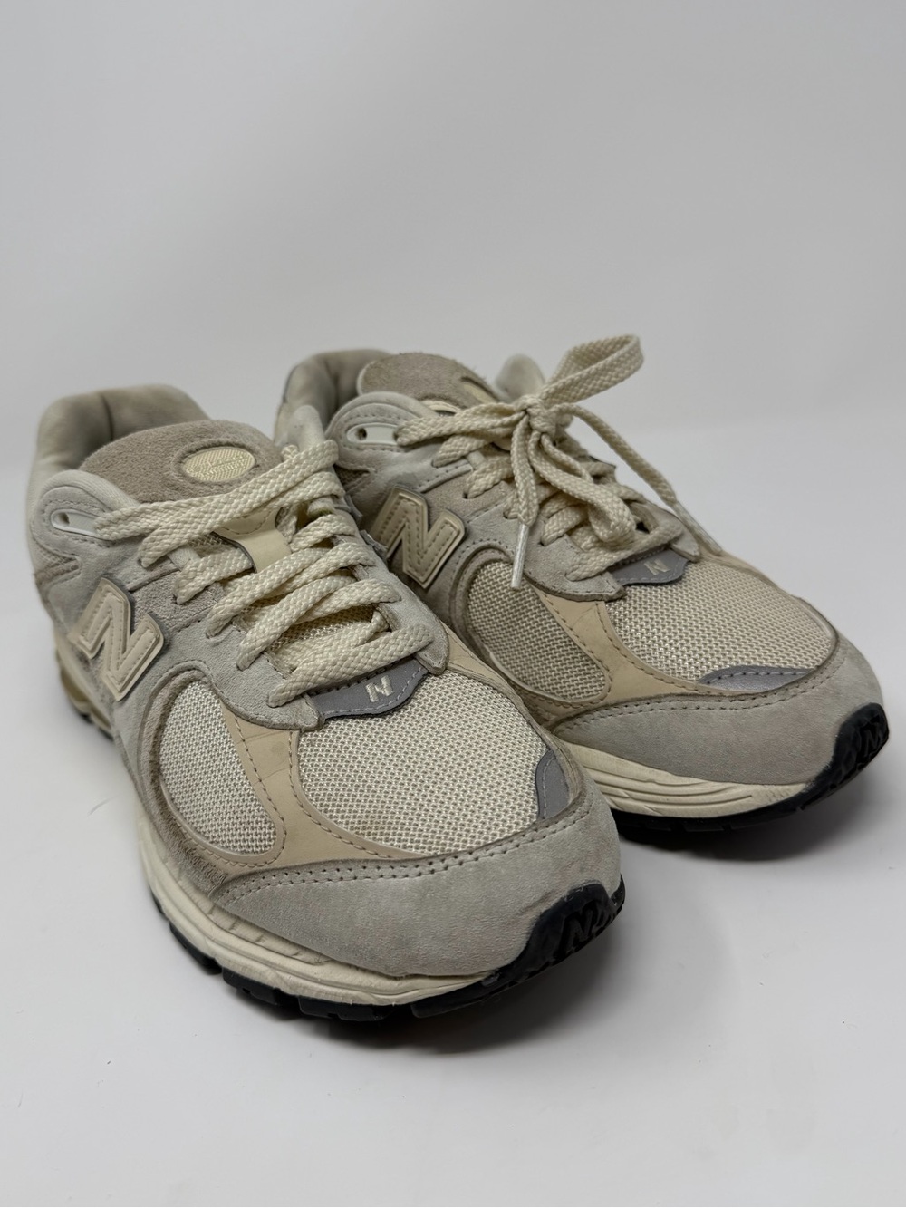 New Balance 2002R Kids Neutral Beige and Gray Sneakers Sz. 5y